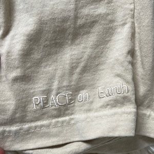 Palo santos shorts peace on earth beige